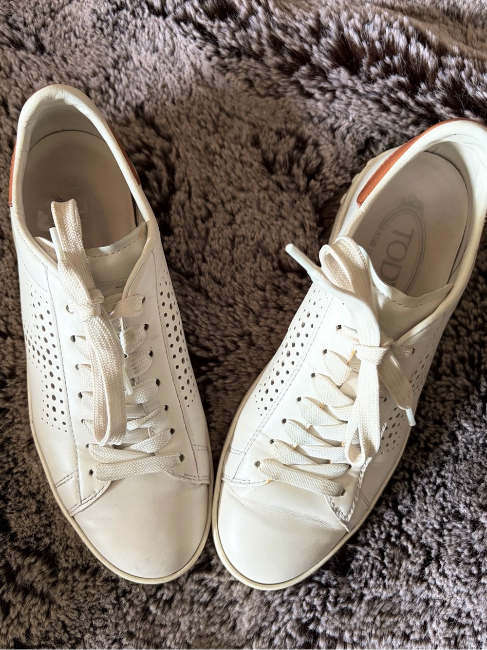 💖🎉Sleek Tod's Cream-White Leather Sneakers with Tan Heel Tab EUC sz 36.5/6.5